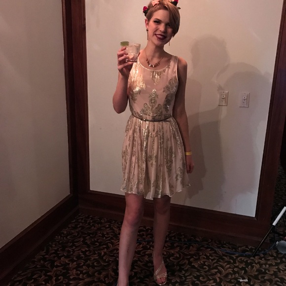 ✨ Host Pick ✨ Blush pink and gold formal dress - Picture 3 of 7